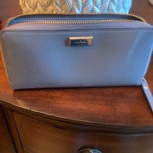 Kate Spade Bixby gray patent Zipper Wallet